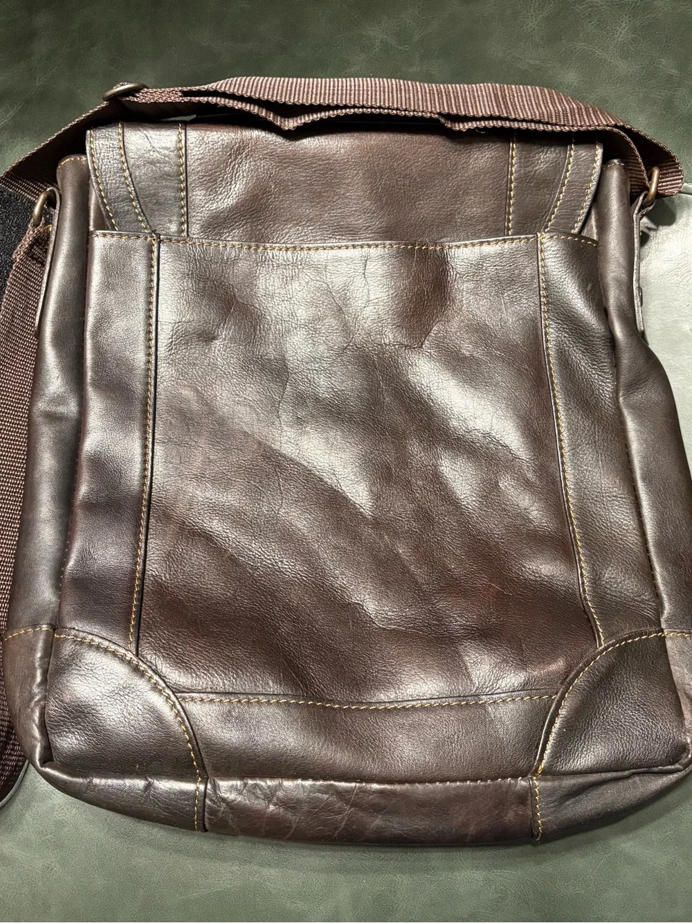Wilson’s Leather Chestnut Brown Leather Men’s Messenger Bag - Professional Carry